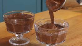 Aprenda a fazer um mousse de chocolate sem usar açúcar (Reprodução)